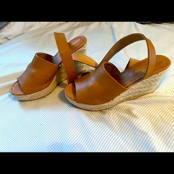Size 9 tan peep toe wedges. - Picture 2 of 2
